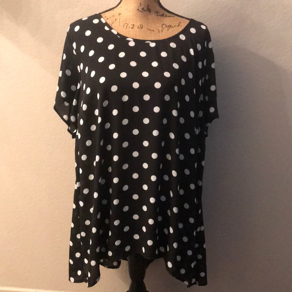 Torrid size 4 Polka Dot Top, Gorgeous w/ leggings